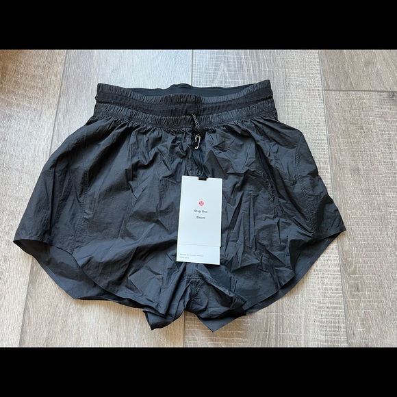 Lululemon Step Out High Rise Short 3" in Black Size 4 - Picture 7 of 7